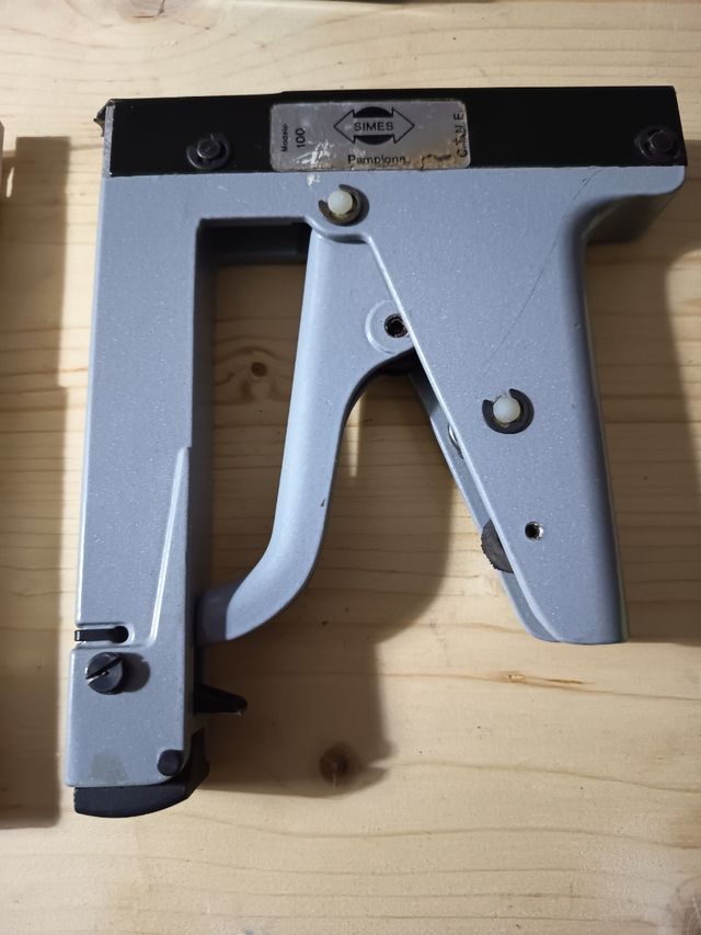 Grapadoras Petrus 330 & Simes Pamplona