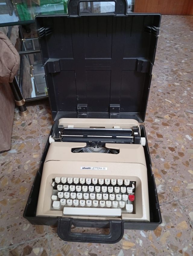 Olivetti Lettera 35 - Máquina de escribir