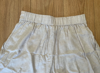 short pantalón corto beige estilo lino de H&M