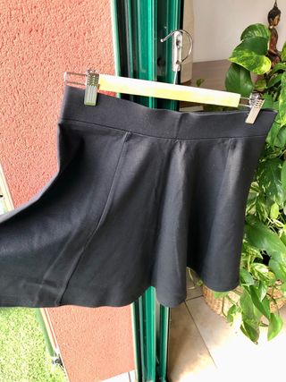 Falda negra vuelo talla M