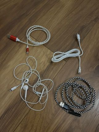 Protectores iPhone 13 + Cables
