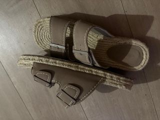 Sandalias planas esparto beige Woman Secret