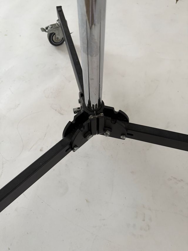 Manfrotto 231CS soporte tipo columna c/ ruedas