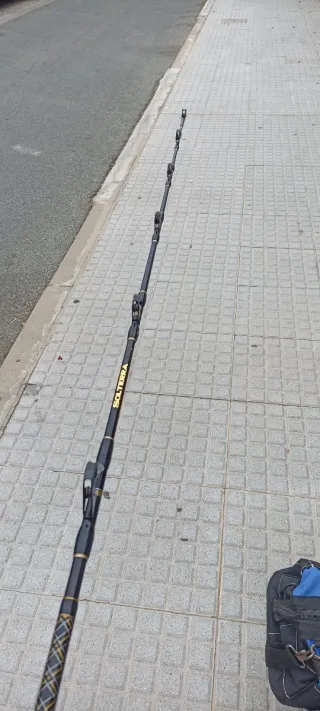 Caña Solterra 30-50lb totalmente nueva