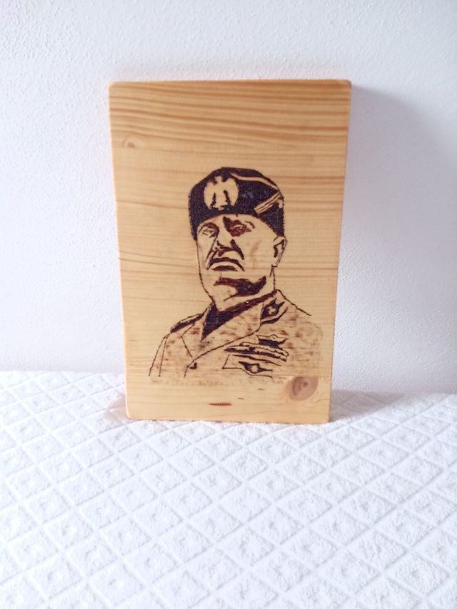 Quadro in legno Pirografo Mussolini regno