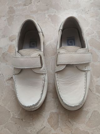 ZAPATOS DE PIEL. NÚMERO 35