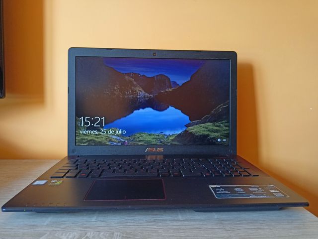 Ordenador ASUS de 15,6"pulgadas
