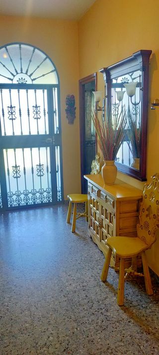 Casa de campo con olivos