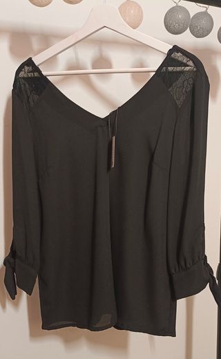 Blusa negra encaje
