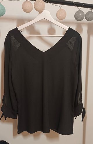 Blusa negra encaje