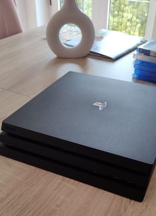 PS4 Pro (PlayStation 4) 1TB