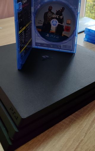 PS4 Pro (PlayStation 4) 1TB