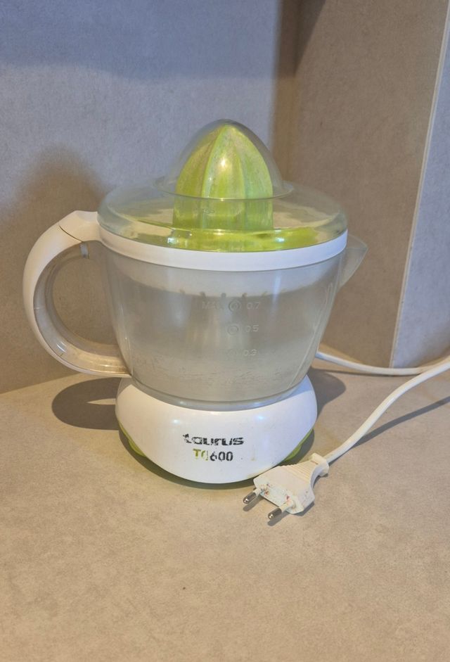 Exprimidor Taurus - exprimidor cítricos 700ml