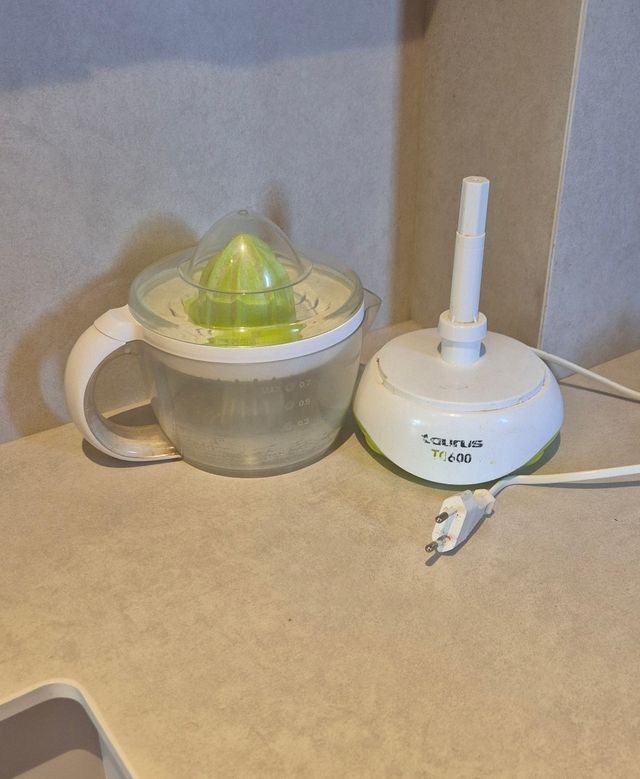 Exprimidor Taurus - exprimidor cítricos 700ml