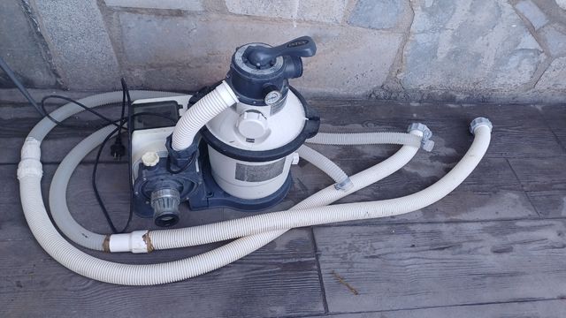 Piscina y depuradora