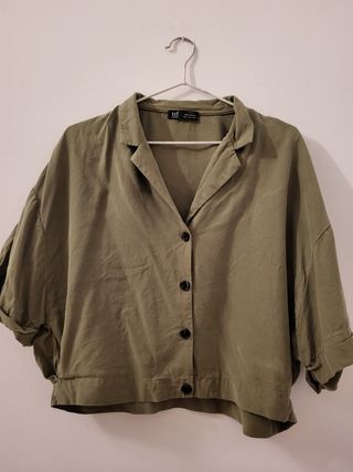 Blusa verde ancha