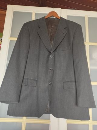 Urge venta. Americana gris caballero