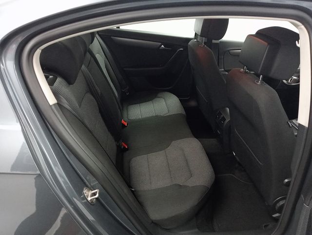 VOLKSWAGEN Passat 2.0 TDI 140 DSG Advance BlueMotion Tech