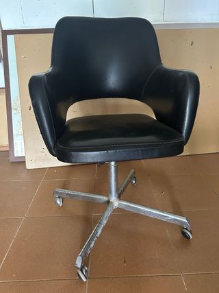 Silla giratoria vintage negra