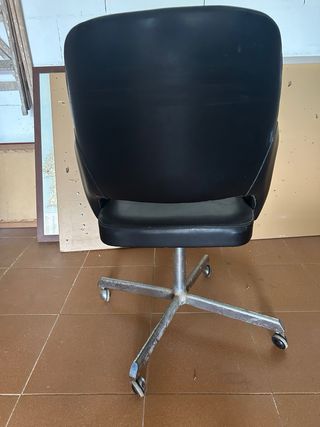 Silla giratoria vintage negra