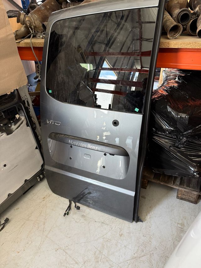 Puerta trasera izq Mercedes Vito W447