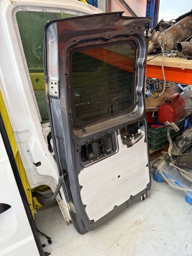 Puerta trasera izq Mercedes Vito W447