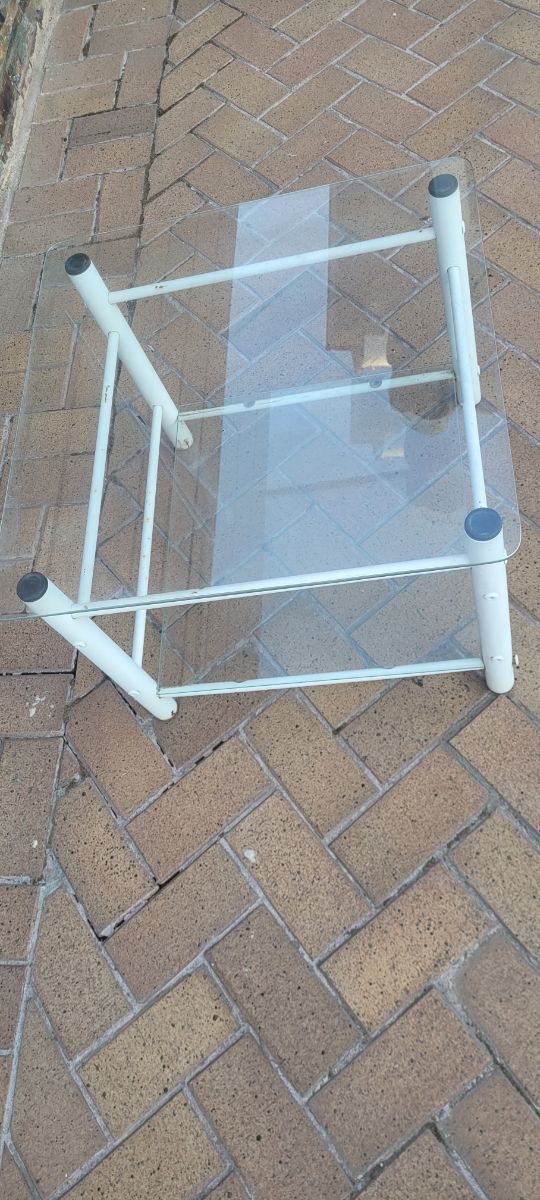 Mesita de metalica y cristal, interior y exterior