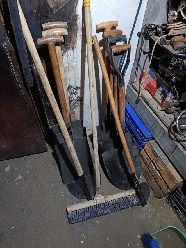 Lote palas: 8 palas + 2 medialunas + 1 escobón