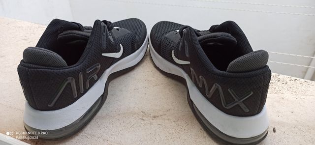 Zapatillas Nike Air Max - Negras y Blancas