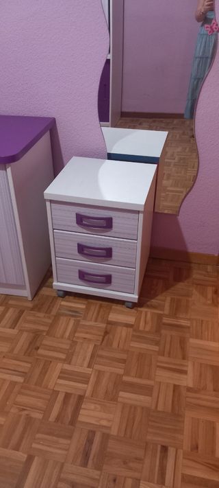 Vendo dormitorio juvenil blanco y morado