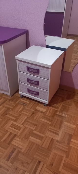 Vendo dormitorio juvenil blanco y morado