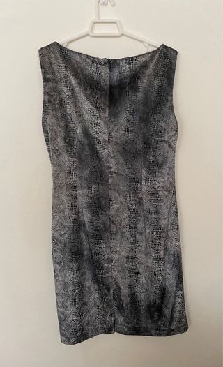 Vestido serpiente gris-negro