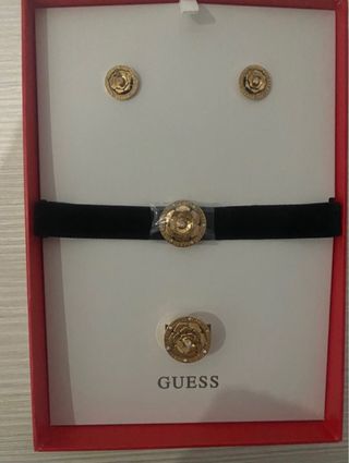 Joyas GUESS - Collar, choker y anillo dorados