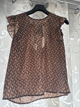Blusa marrón y negra estampada