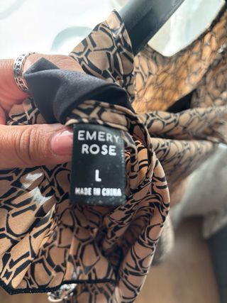 Blusa marrón y negra estampada