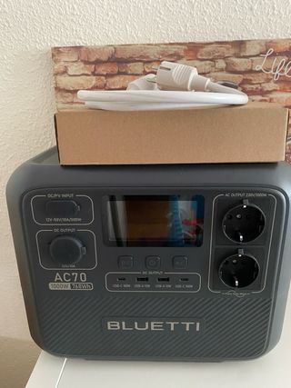 Bluetti AC70 - 1000W Estación Energía