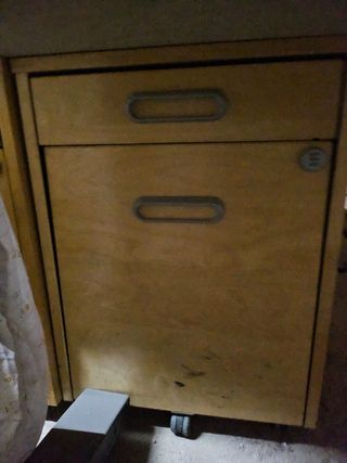 4 Mesas de oficina + 2 cajon