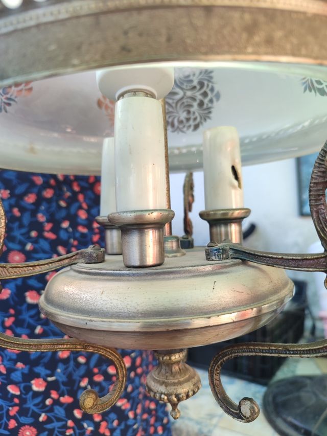 Lámpara antigua de metal