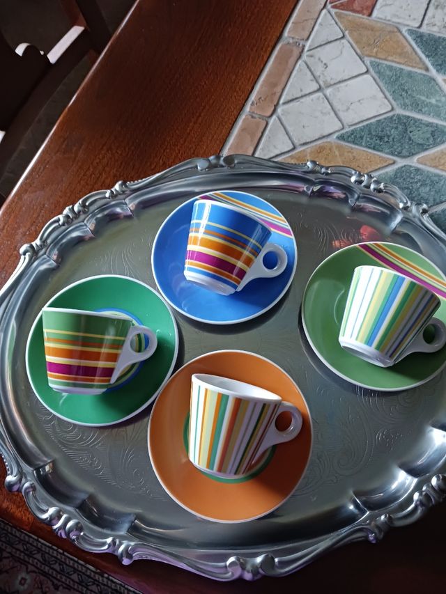 Servizio caffè 4 tazzine più vassoio in acciaio