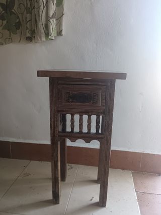 Mesita noche antigua de madera