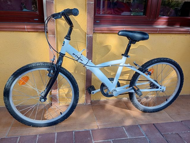Bicicleta infantil BTwin 20" blanca