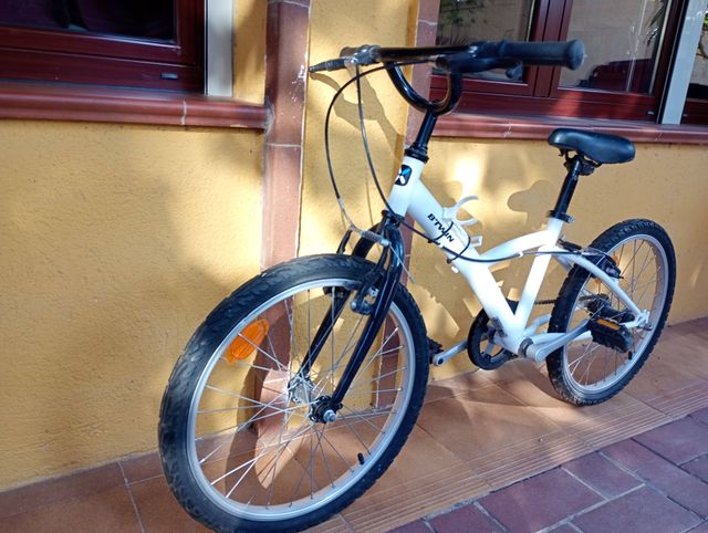 Bicicleta infantil BTwin 20" blanca