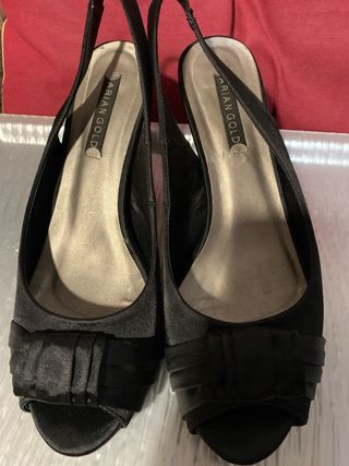 ZAPATOS de tacón RASO NEGRO y Sandalias. OCASIÓN