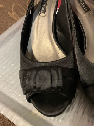 ZAPATOS de tacón RASO NEGRO y Sandalias. OCASIÓN