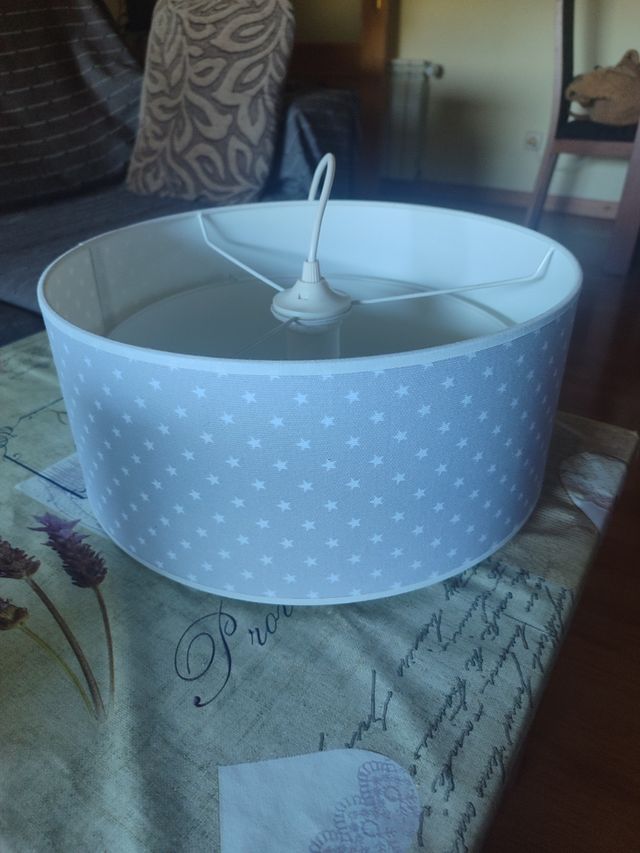 Lámpara techo gris y blanca