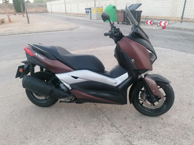 Yamaha XMAX 300 - Scooter