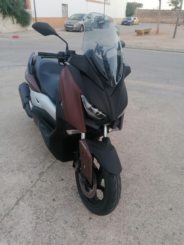 Yamaha XMAX 300 - Scooter