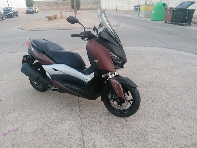 Yamaha XMAX 300 - Scooter