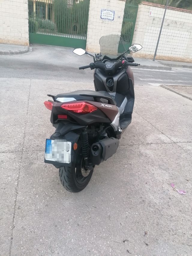 Yamaha XMAX 300 - Scooter