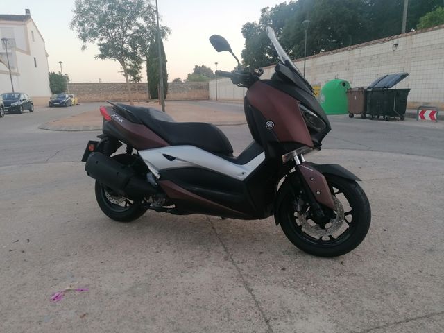 Yamaha XMAX 300 - Scooter